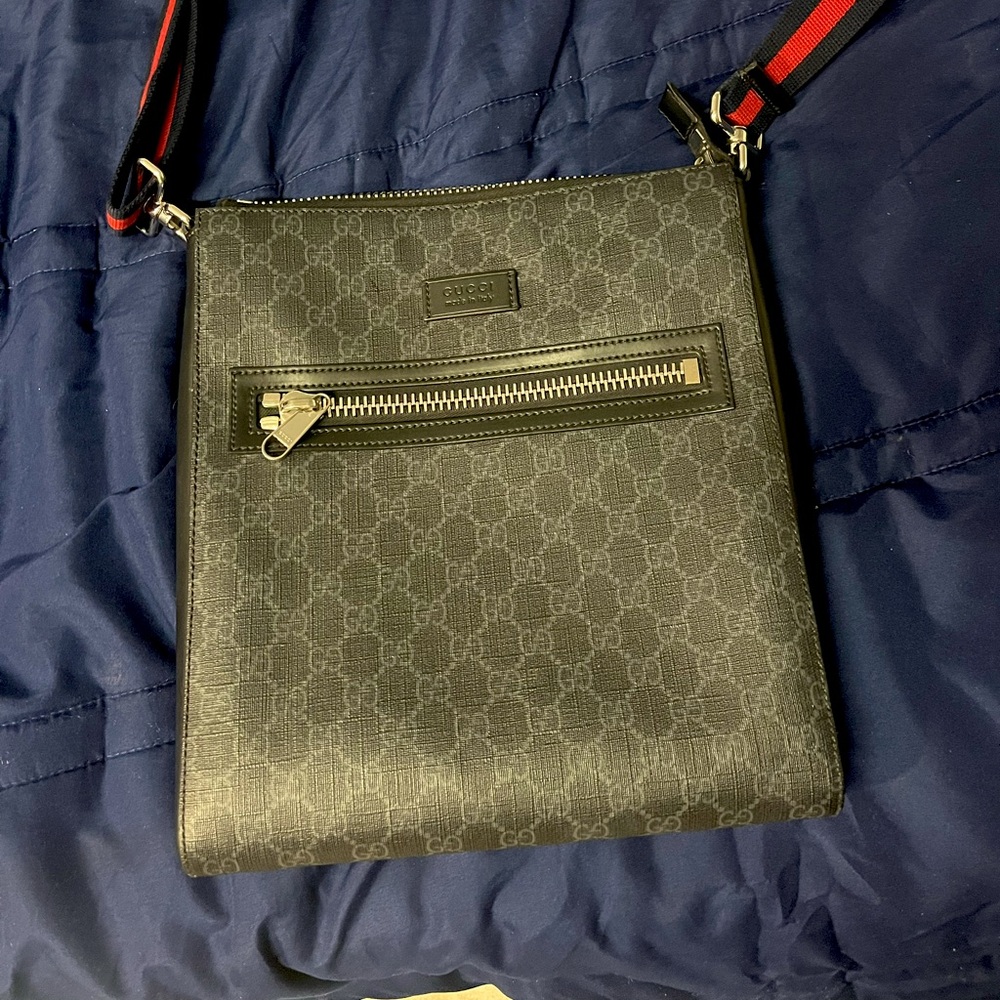 Gucci Gg Supreme Messenger Bag